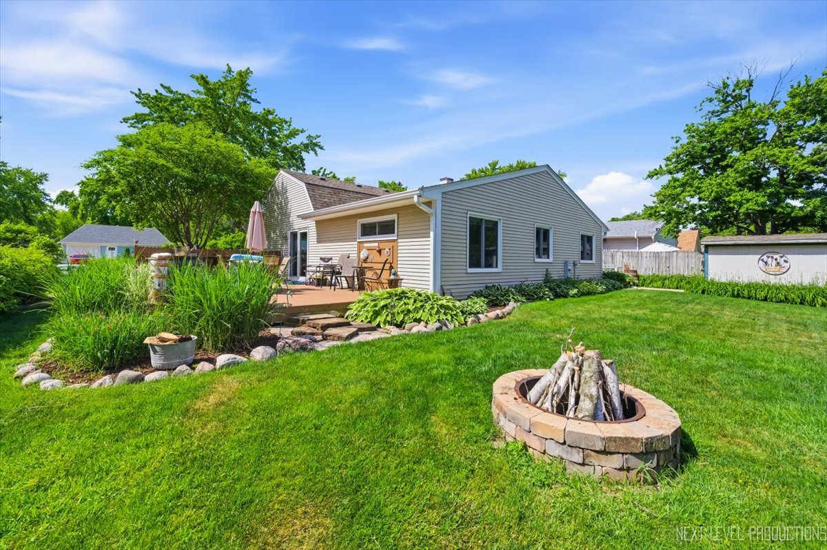 10 Shermead Road Montgomery, IL 60538 - Photo 25 of 30 a house view with a garden space