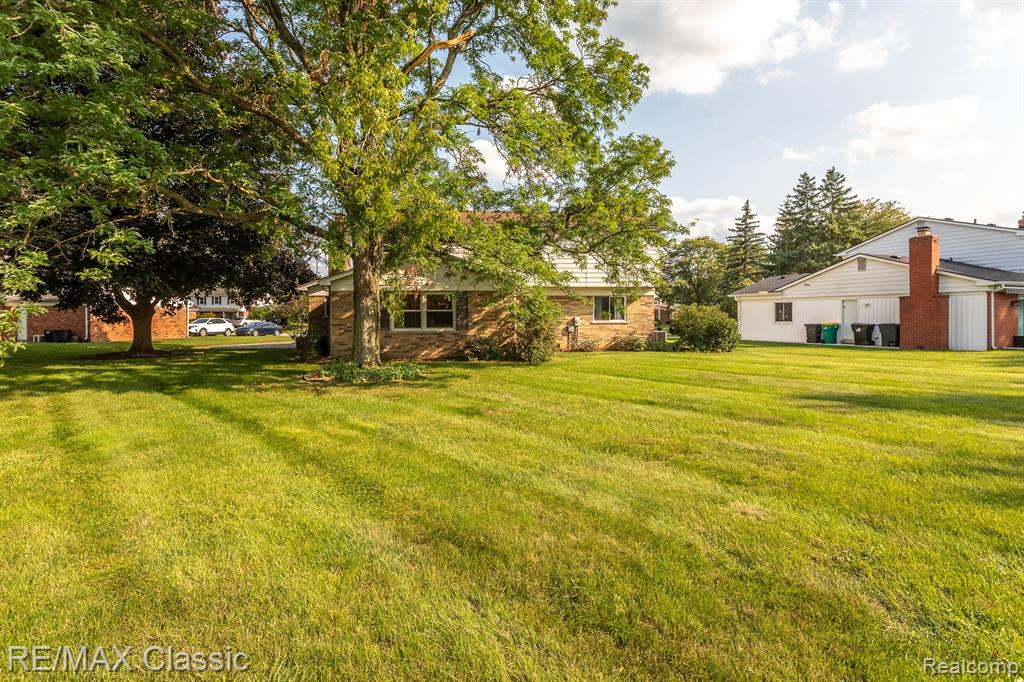 25886 Branchaster Road Farmington Hills, MI 48336 - Photo 31 of 35