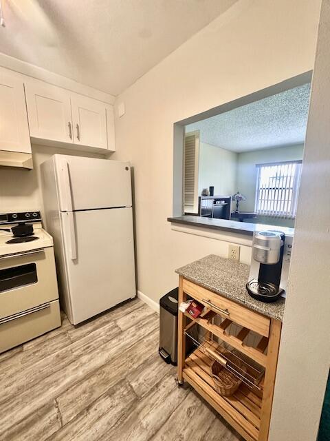 65 Suffolk B Boca Raton, FL 33434 - Photo 3 of 35 Kitchen