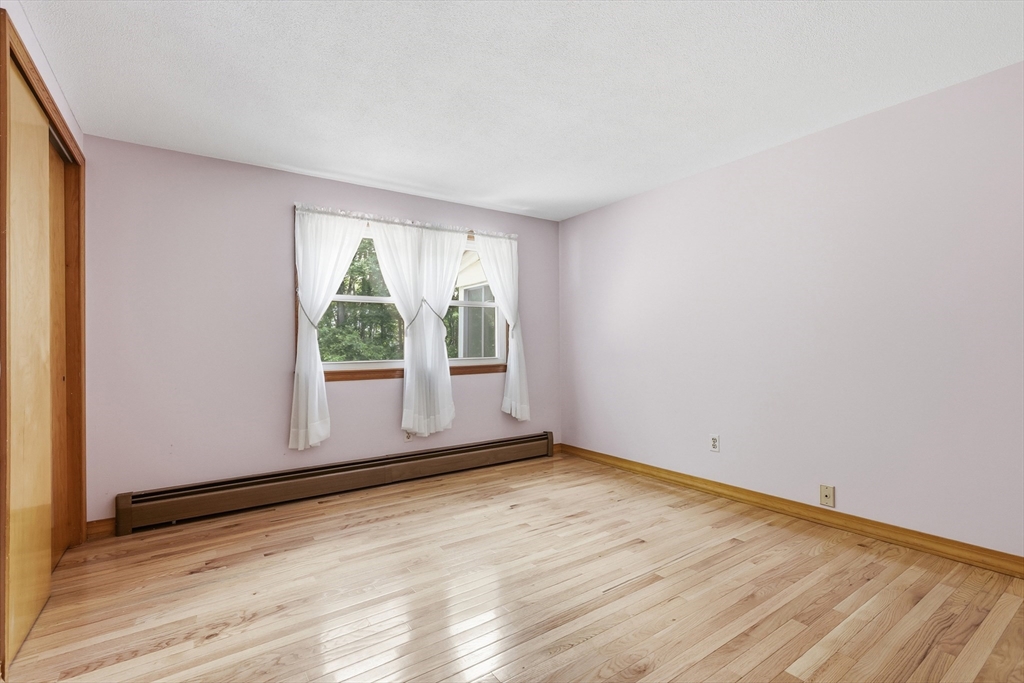 335 Pelham Road Dracut, MA 01826 - Photo 15 of 30