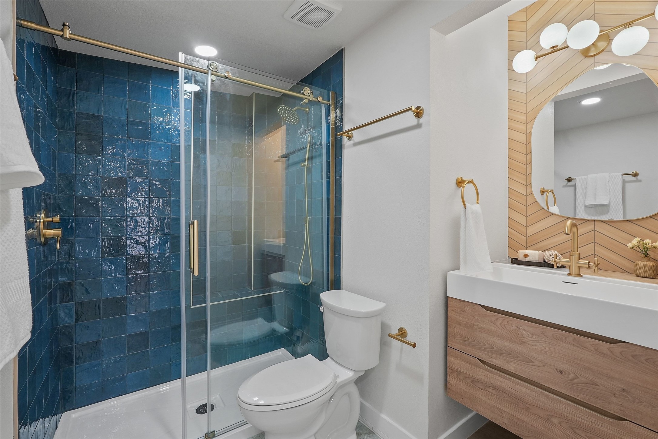 3807 Wilson Street Austin, TX 78704 - Photo 14 of 40 Third Full bathroom, floor to ceiling tile