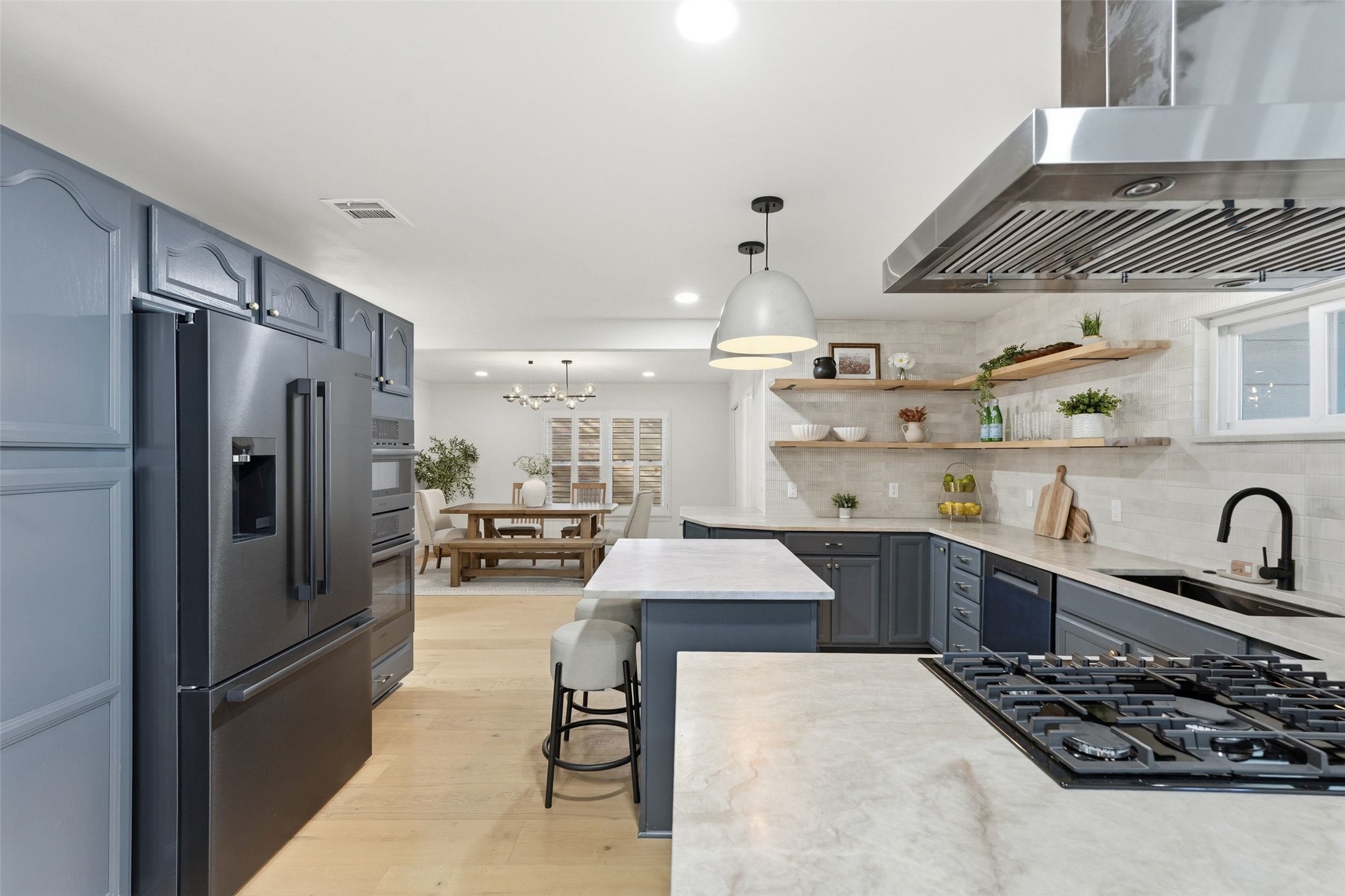 3807 Wilson Street Austin, TX 78704 - Photo 6 of 40 Bosch Black Stainless Appliances