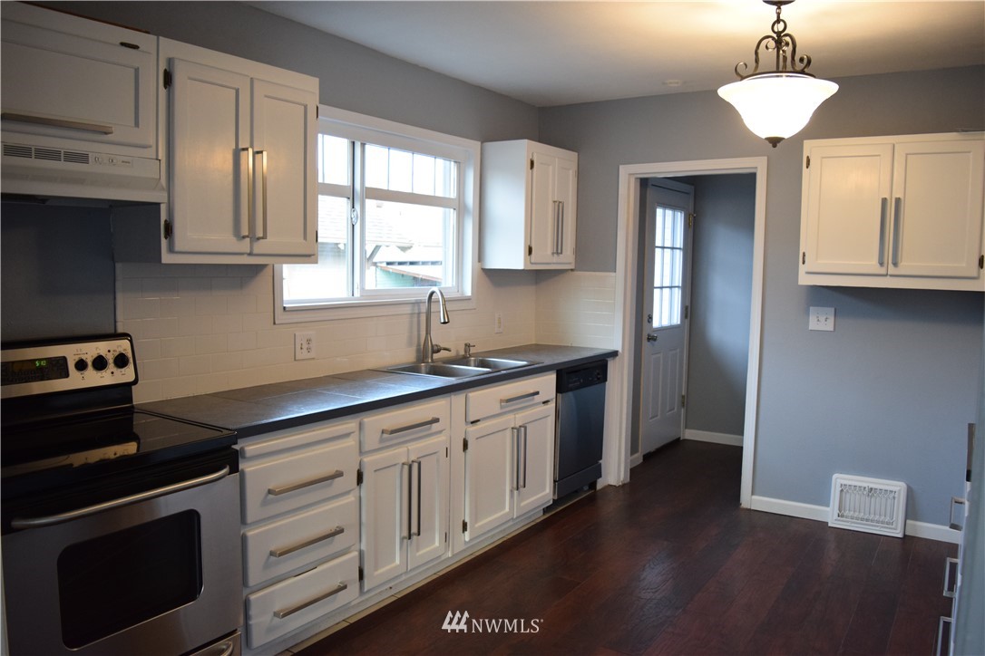 512 Williams Avenue South Renton, WA 98057 - Photo 6 of 21 Gallery Image 6