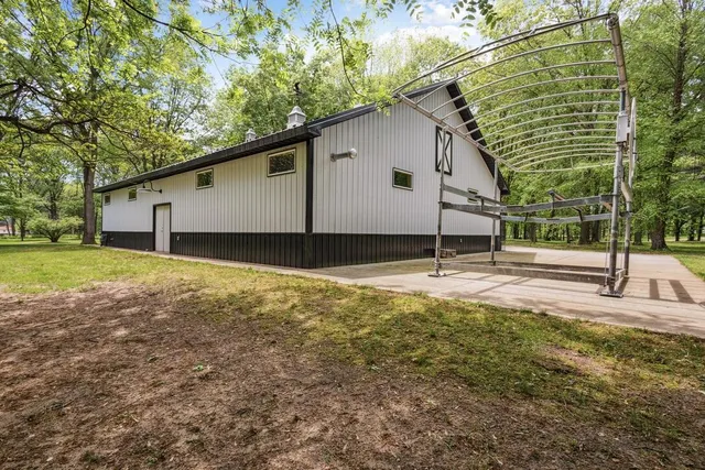 $6,700,000 | 20331 Blairs View Drive, White Pigeon, MI 49099