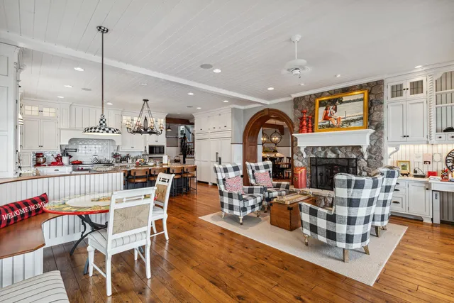 $6,700,000 | 20331 Blairs View Drive, White Pigeon, MI 49099