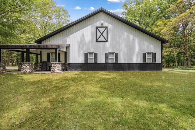 $6,700,000 | 20331 Blairs View Drive, White Pigeon, MI 49099