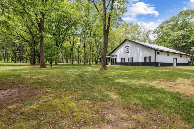 $6,700,000 | 20331 Blairs View Drive, White Pigeon, MI 49099