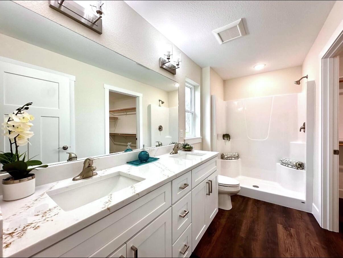 4801 Piper Lane Mount Pleasant, WI 53403 - Photo 12 of 18 Primary bath