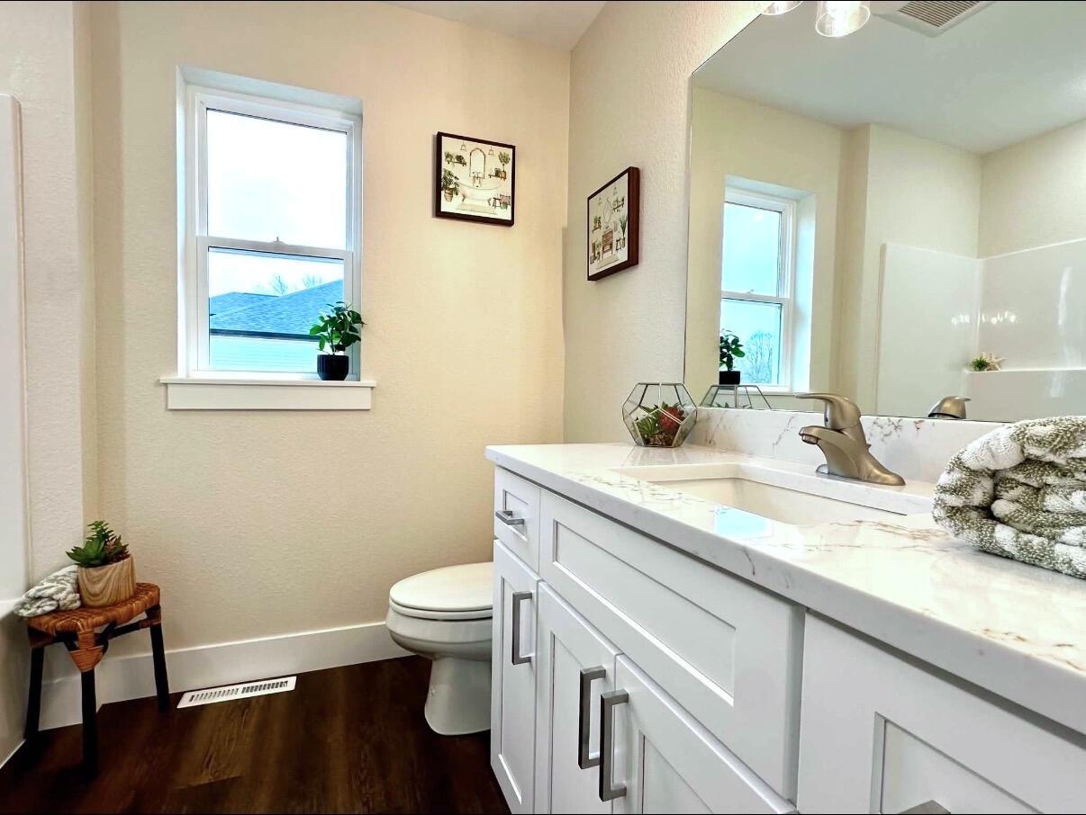 4801 Piper Lane Mount Pleasant, WI 53403 - Photo 15 of 18 Guest Bath