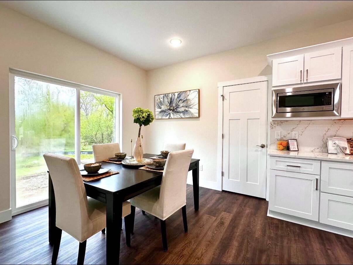 4801 Piper Lane Mount Pleasant, WI 53403 - Photo 10 of 18 Dining room