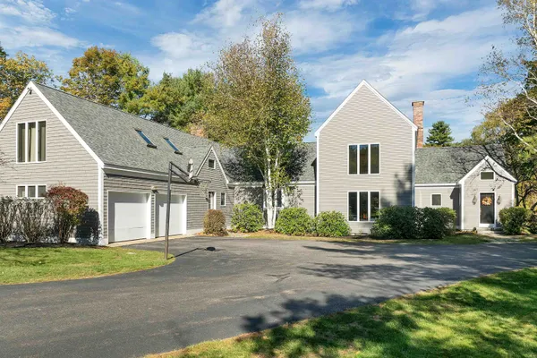 $975,000 | 427 North Main Street, Wolfeboro, NH 03894