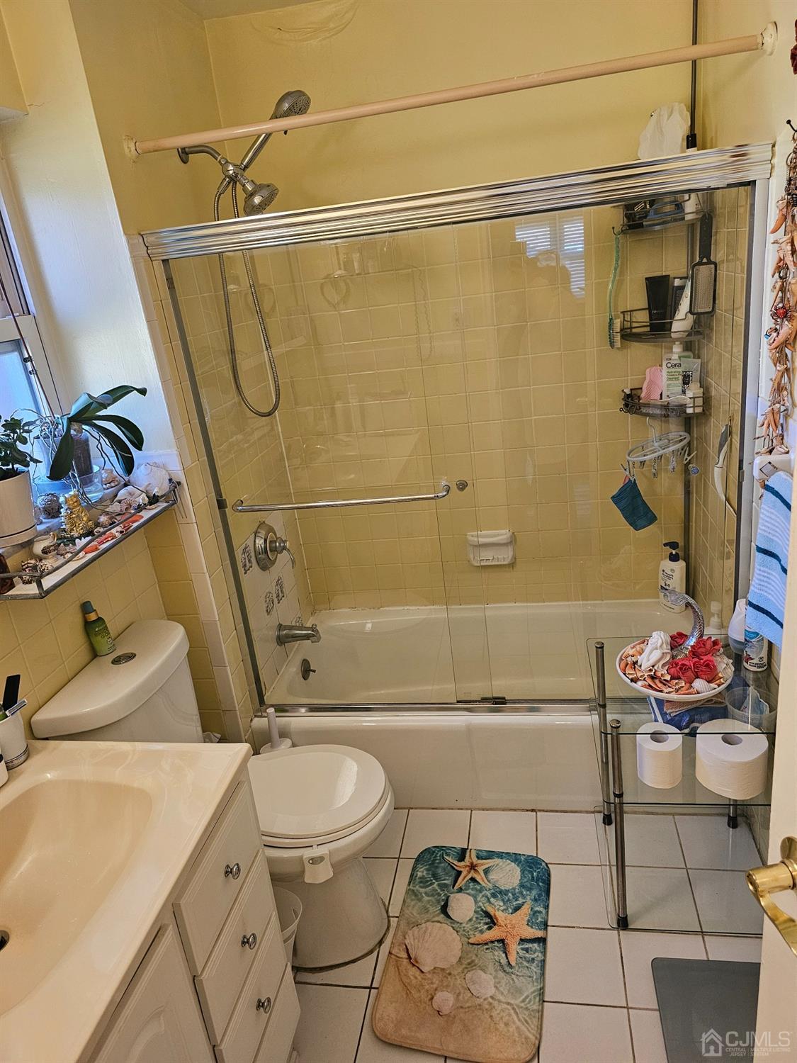 183 Evergreen Road, Unit 6A Edison, NJ 08837 - Photo 21 of 23 a bathroom with a sink a toilet and shower