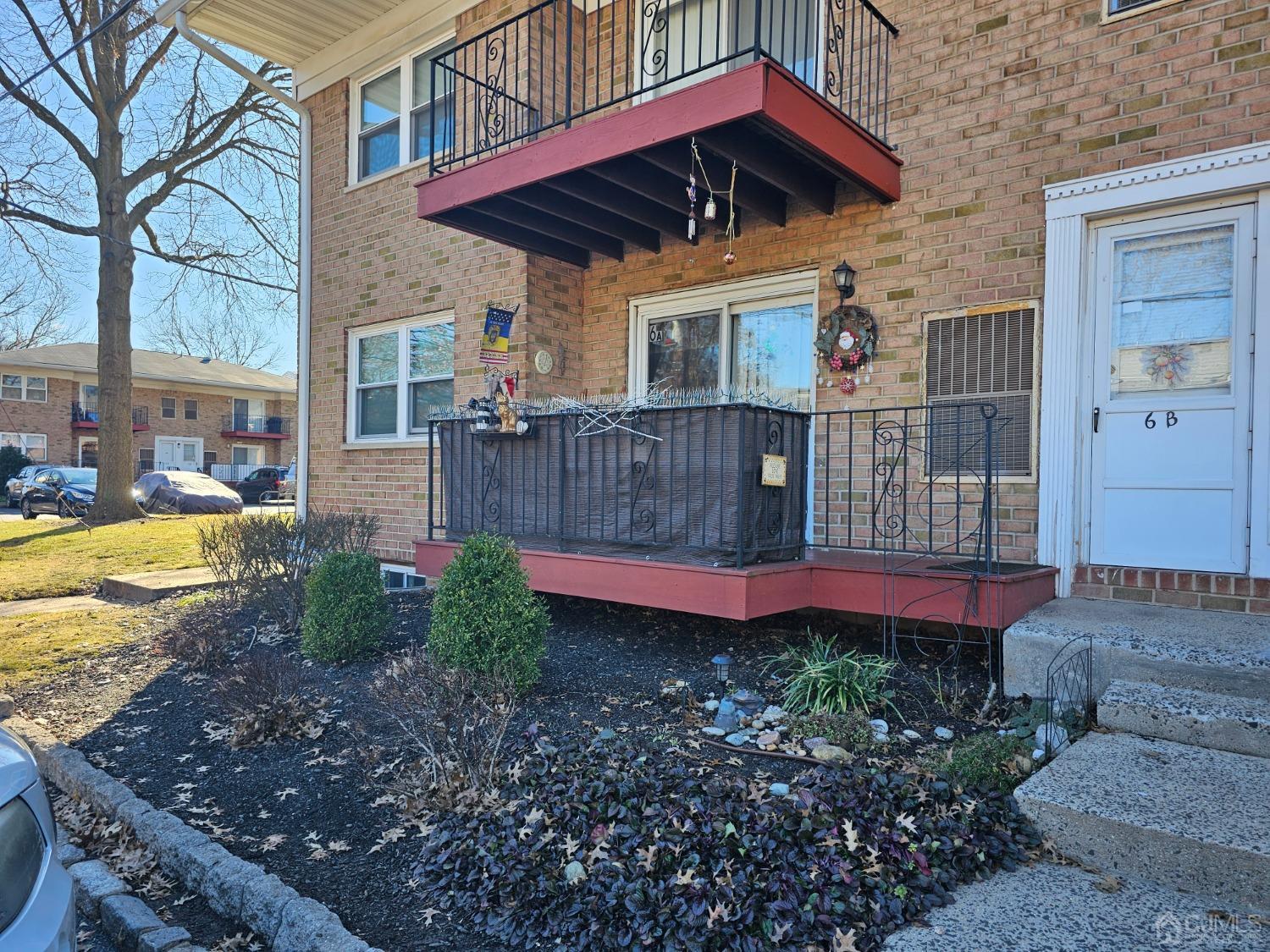 183 Evergreen Road, Unit 6A Edison, NJ 08837 - Photo 23 of 23 a view of a house with backyard and sitting area