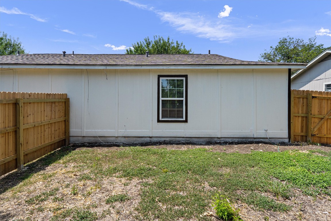 520 Lenora Drive, Unit A Taylor, TX 76574 - Photo 24 of 24 a view of a backyard
