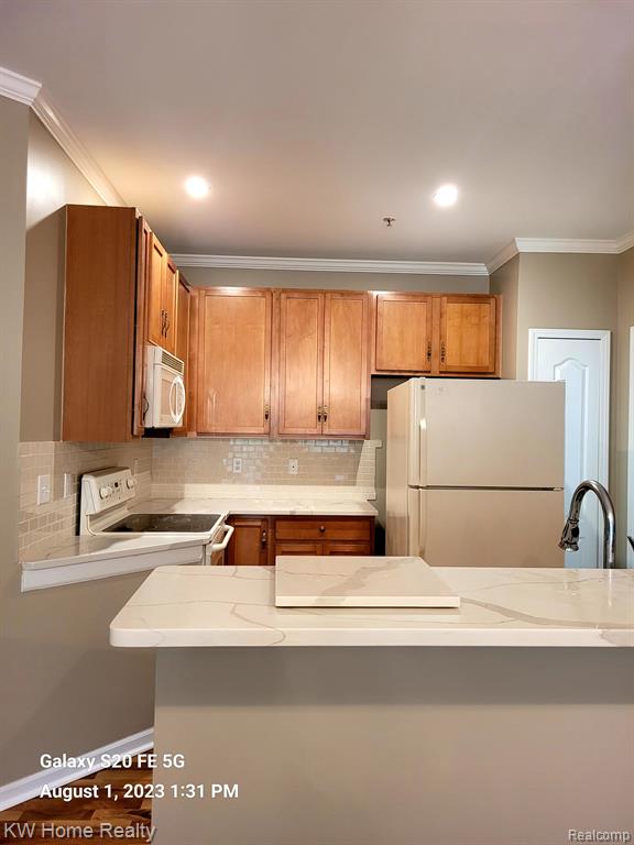 262 North Wixom Road Wixom, MI 48393 - Photo 6 of 14