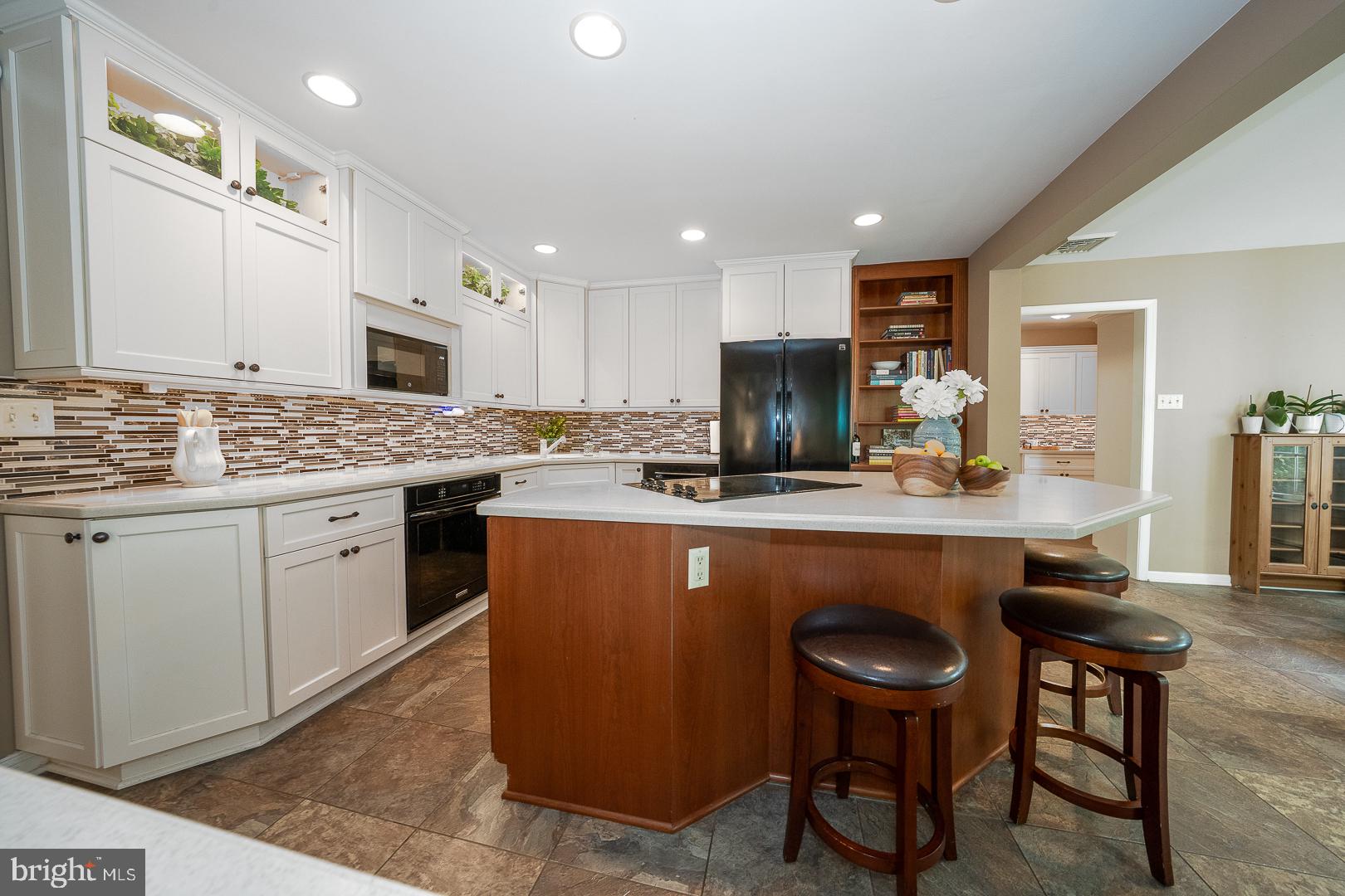 127 Kynlyn Road Wayne, PA 19087 - Photo 15 of 55 Custom cabinetry with soft close drawers