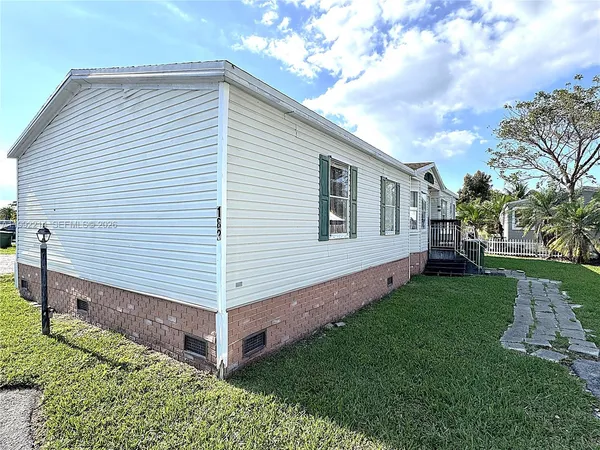 $210,000 | 220 Northeast 12th Avenue, Unit 182, Homestead, FL 33030
