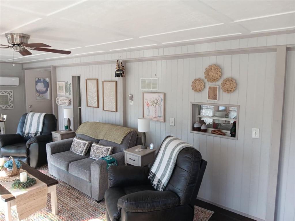 4 Fleetwood Road Cleveland, GA 30528 - Photo 12 of 45 a living room with furniture