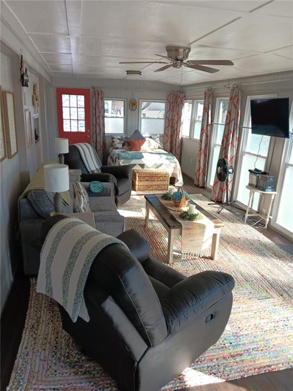 4 Fleetwood Road Cleveland, GA 30528 - Photo 14 of 45 a living room with furniture and a mirror