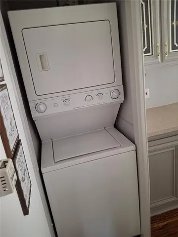 a close up view of washer and dryer