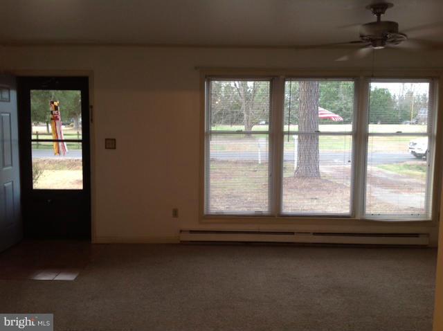 108 Maple Avenue Cambridge, MD 21613 - Photo 11 of 20 Living Room