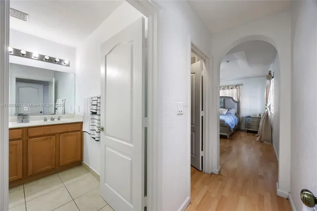 a en suite bathroom with a toilet sink and mirror