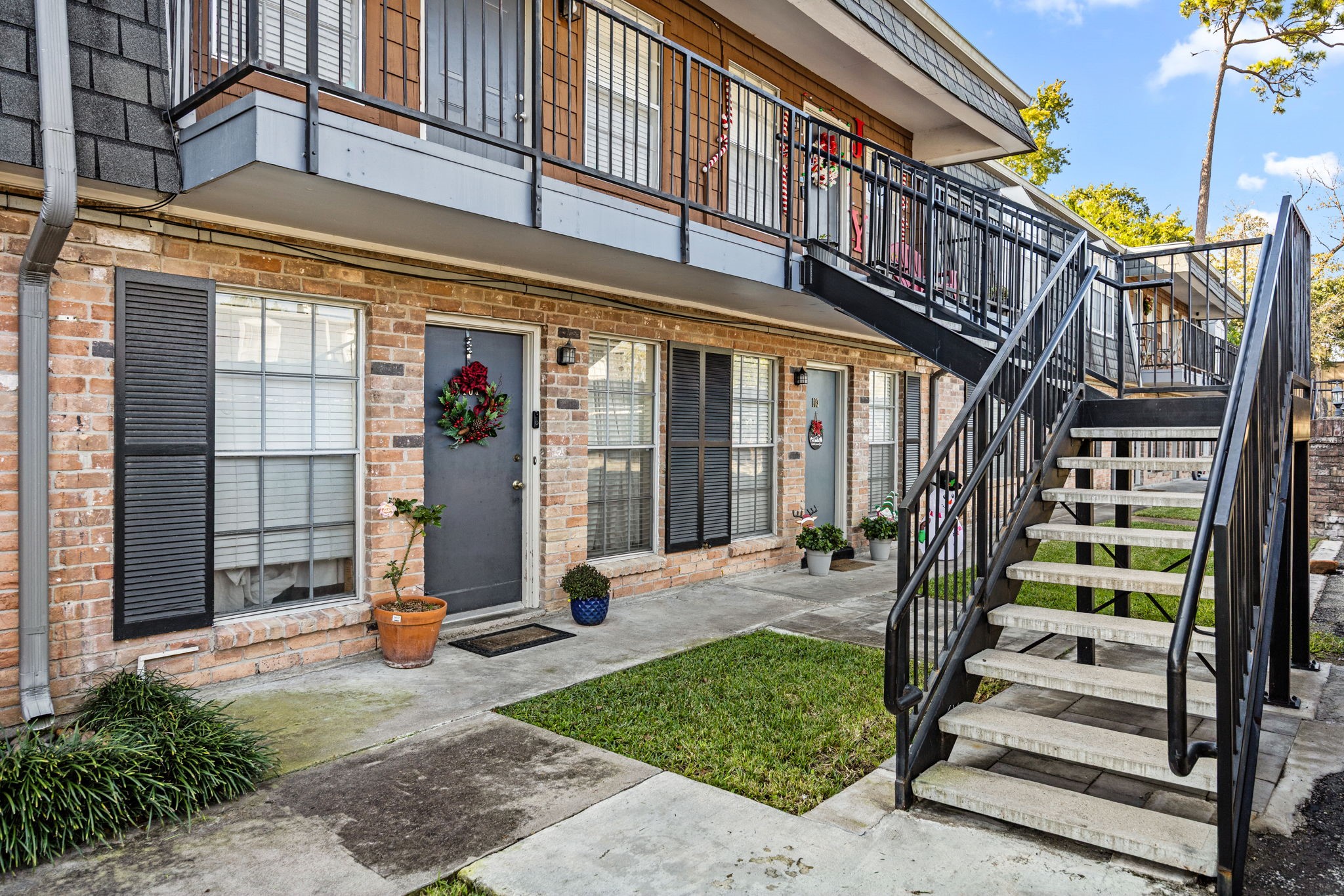 9023 Gaylord Drive, Unit 101 Houston, TX 77024 - Photo 21 of 23 a view of a building with stairs and wooden floor