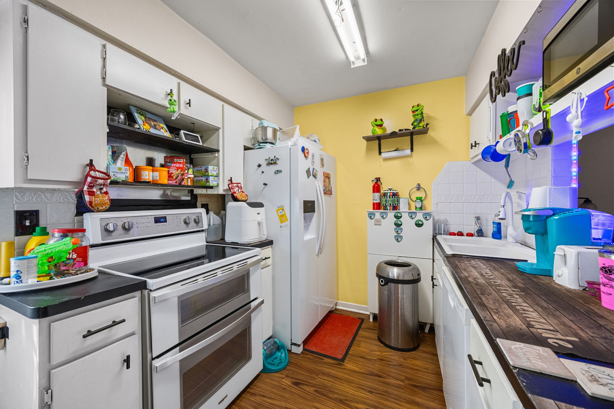 9023 Gaylord Drive, Unit 101 Houston, TX 77024 - Photo 6 of 23 a kitchen with stainless steel appliances granite countertop a stove and cabinets