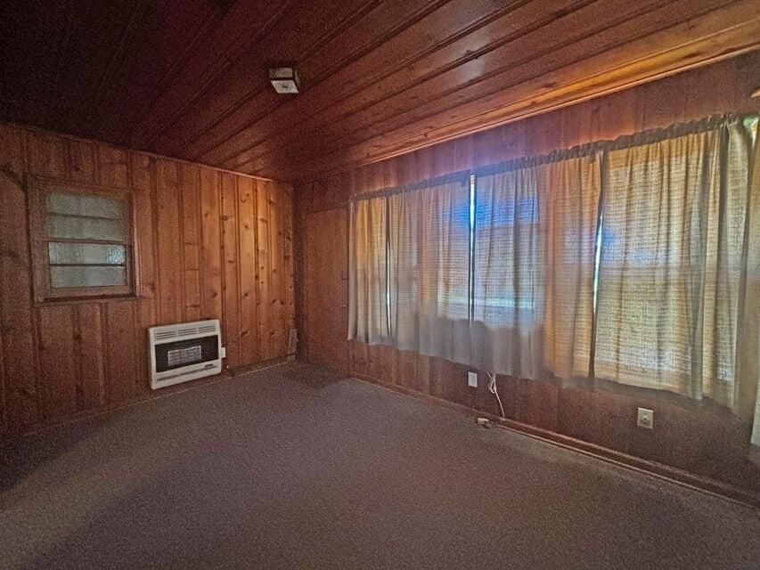 402 South Home Avenue Rensselaer, IN 47978 - Photo 11 of 27 a view of an empty room with a window