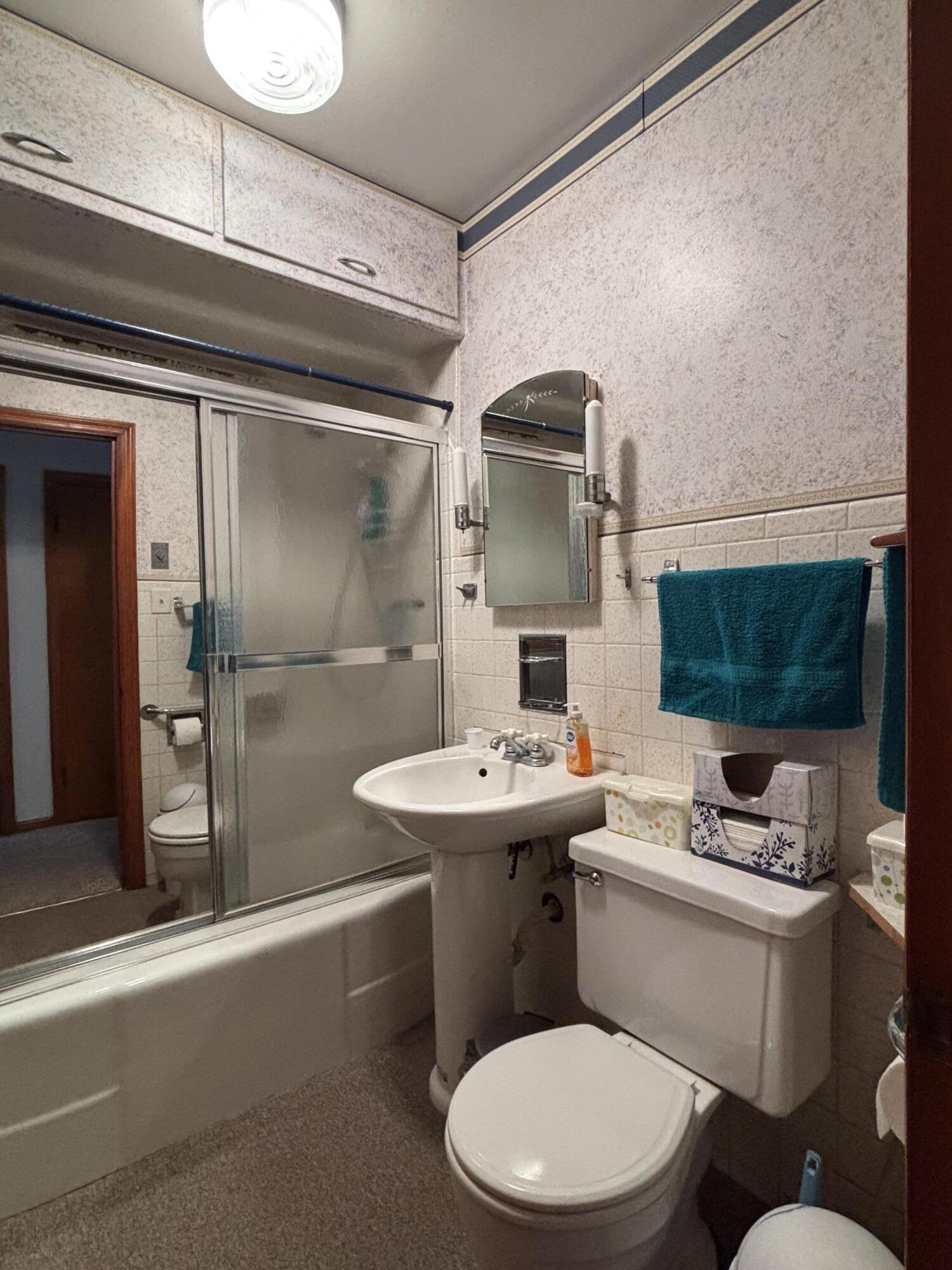 402 South Home Avenue Rensselaer, IN 47978 - Photo 21 of 27 a bathroom with a toilet sink and mirror