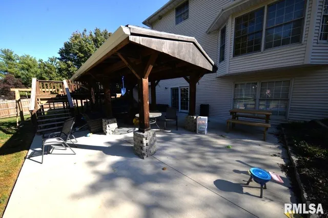 $415,000 | 501 Cardinal Drive, Mount Vernon, IL 62864