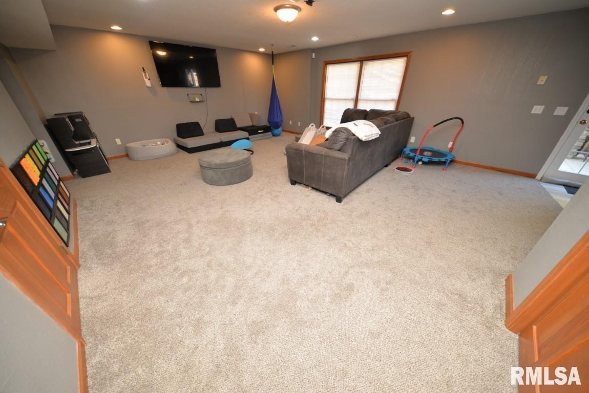 501 Cardinal Drive Mount Vernon, IL 62864 - Photo 34 of 57