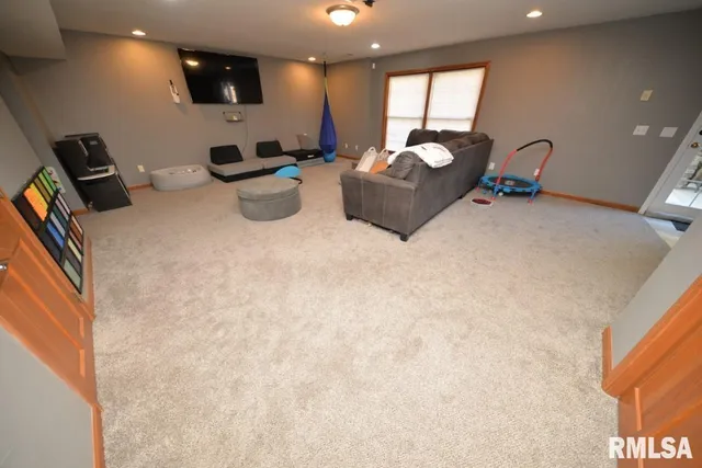 $415,000 | 501 Cardinal Drive, Mount Vernon, IL 62864