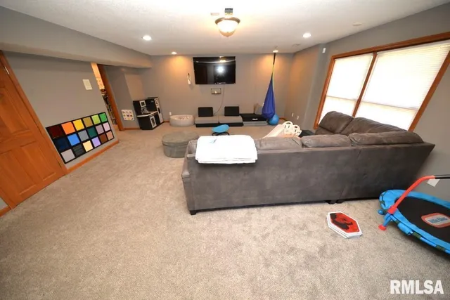 $415,000 | 501 Cardinal Drive, Mount Vernon, IL 62864