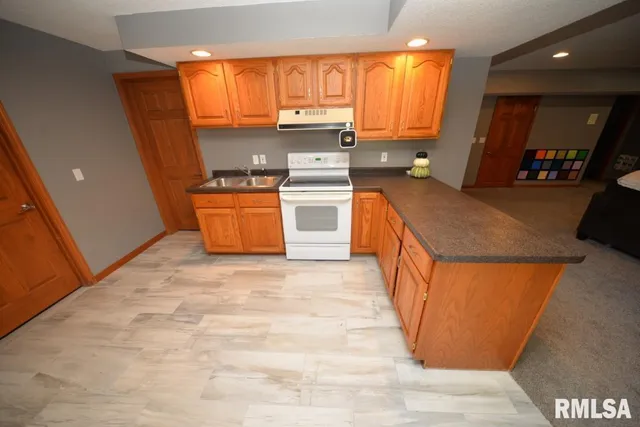 $415,000 | 501 Cardinal Drive, Mount Vernon, IL 62864