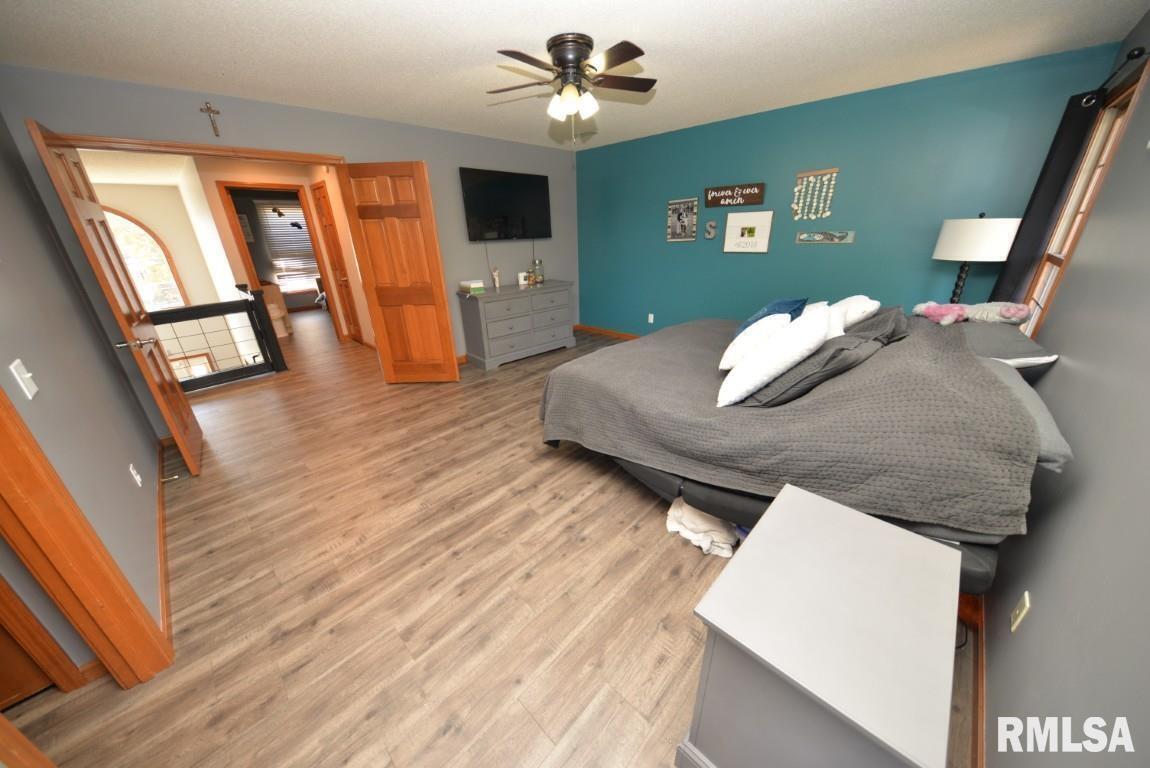501 Cardinal Drive Mount Vernon, IL 62864 - Photo 52 of 57 a living room with furniture and a window