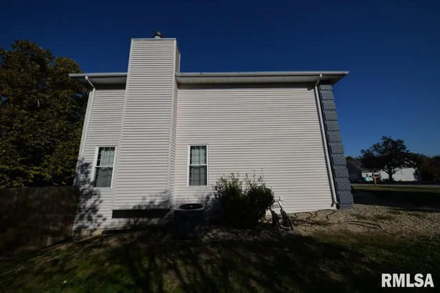 $415,000 | 501 Cardinal Drive, Mount Vernon, IL 62864