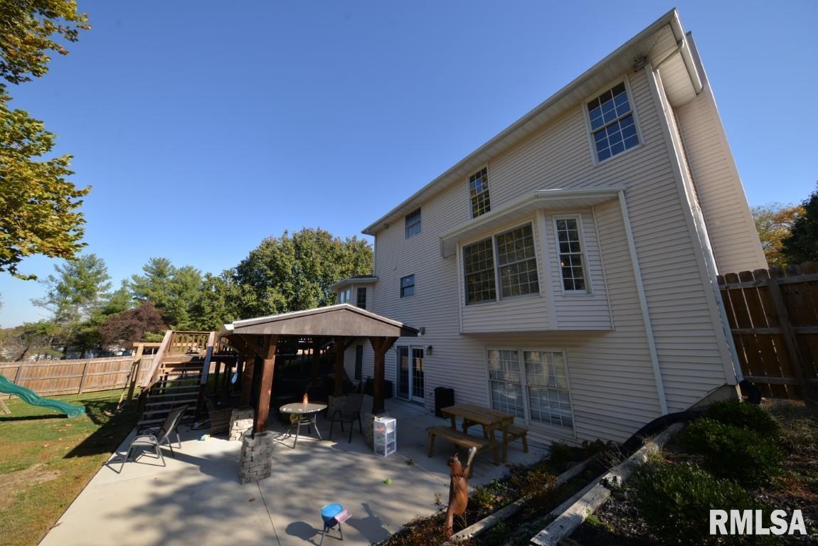 501 Cardinal Drive Mount Vernon, IL 62864 - Photo 7 of 57 a backyard of a house with table and chairs