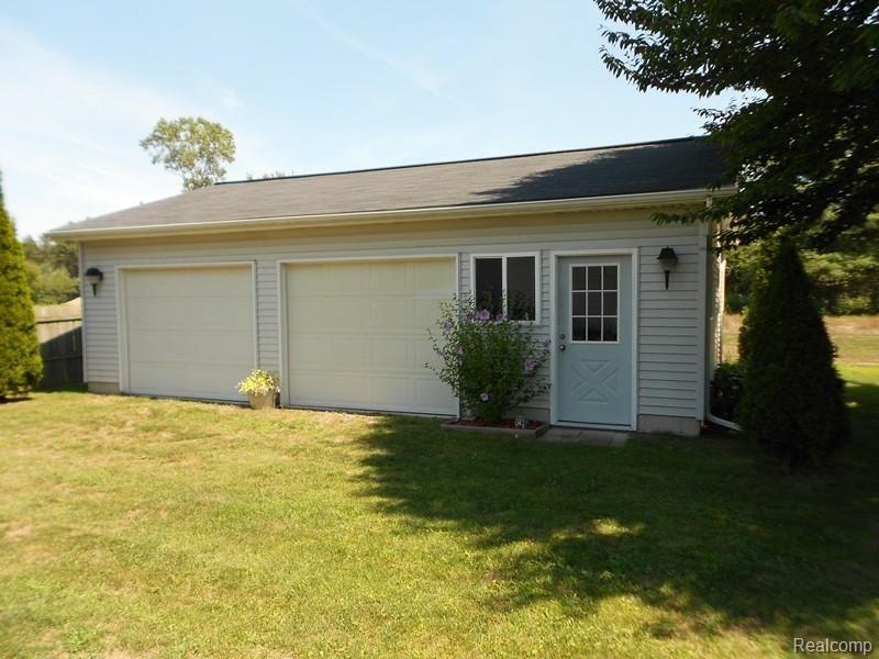 2830 Michigan Road Port Huron, MI 48060 - Photo 4 of 29 2012-08-06 20.40