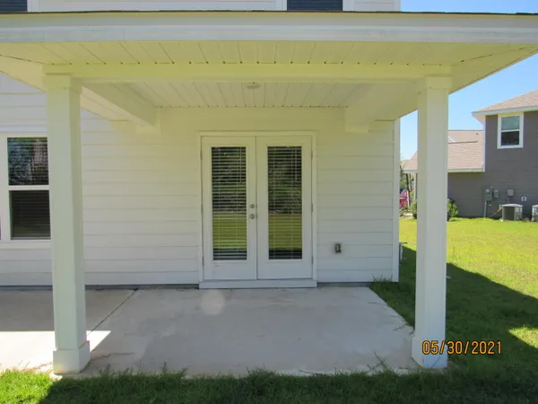 a view of entrance front of the house