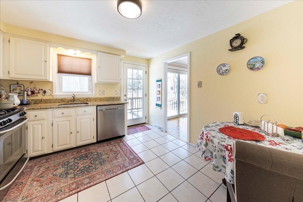 32 Valentine Road Northborough, MA 01532 - Photo 11 of 33 Gallery Image 11