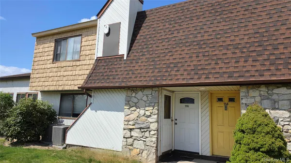 $260,000 | 115 Pointe Circle South, Unit 115, Coram, NY 11727