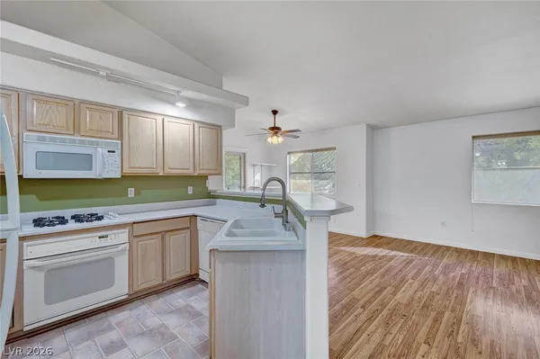 $235,000 | 322 Sunward Drive, Unit 322, Henderson, NV 89014