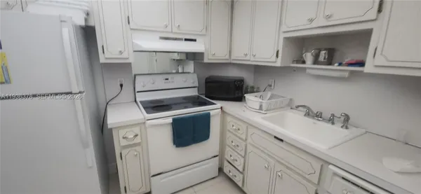 $2,500 | 1985 South Ocean Drive, Unit 15H, Hallandale Beach, FL 33009