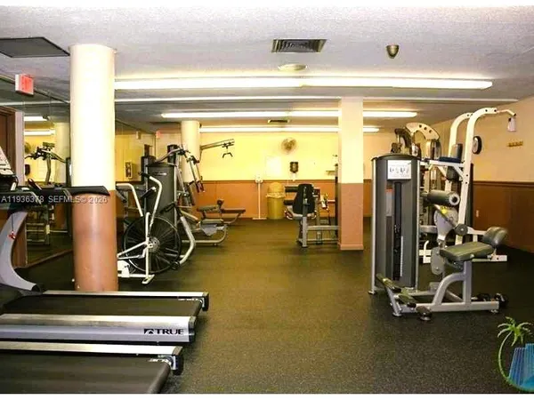 $2,500 | 1985 South Ocean Drive, Unit 15H, Hallandale Beach, FL 33009