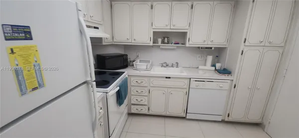 $2,500 | 1985 South Ocean Drive, Unit 15H, Hallandale Beach, FL 33009