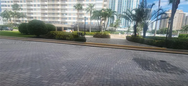 $2,500 | 1985 South Ocean Drive, Unit 15H, Hallandale Beach, FL 33009