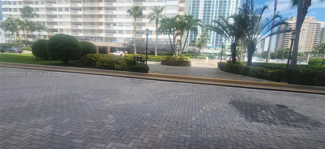 $2,500 | 1985 South Ocean Drive, Unit 15H, Hallandale Beach, FL 33009