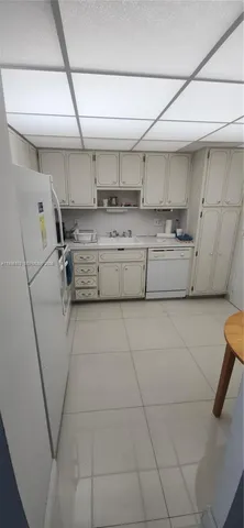 $2,500 | 1985 South Ocean Drive, Unit 15H, Hallandale Beach, FL 33009