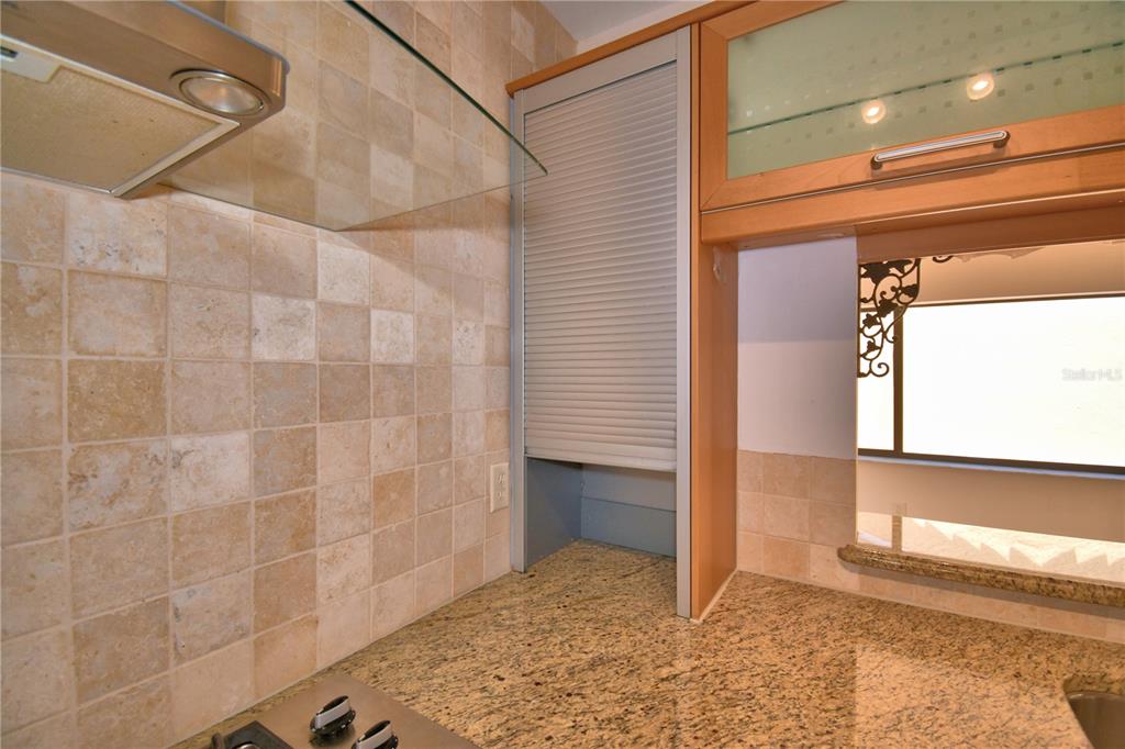 263 Mariposa Winter Haven, FL 33884 - Photo 19 of 69 a view of a bathroom